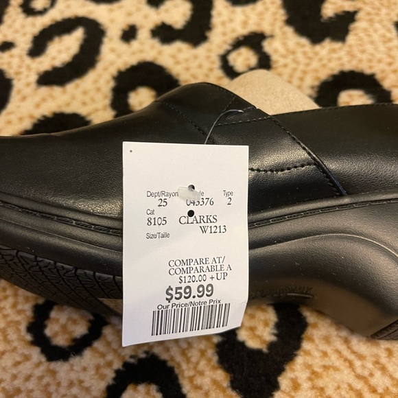 Brand new Clark’s slip Resistant black slides - Picture 8 of 16